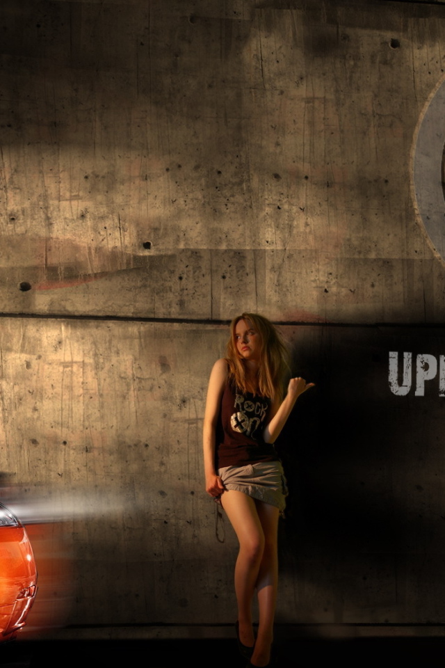 Голосующая девушка