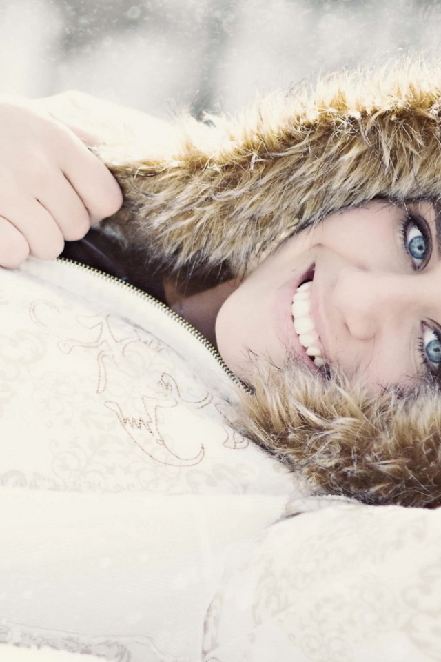 Девушка на снегу