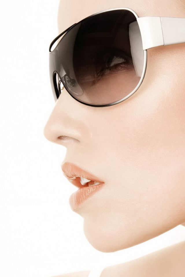 Девушка в очках