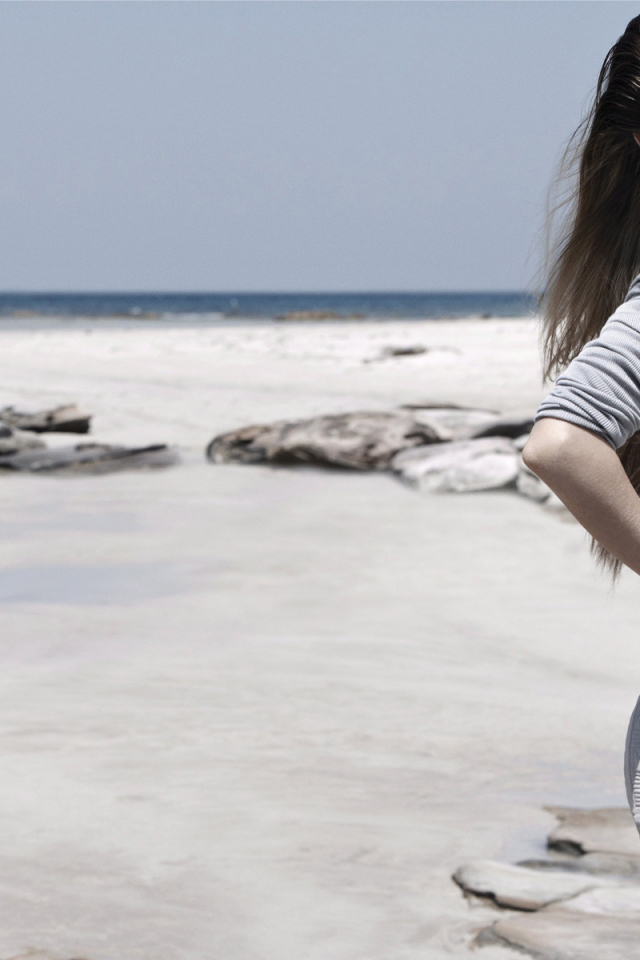 Изабель Лукас