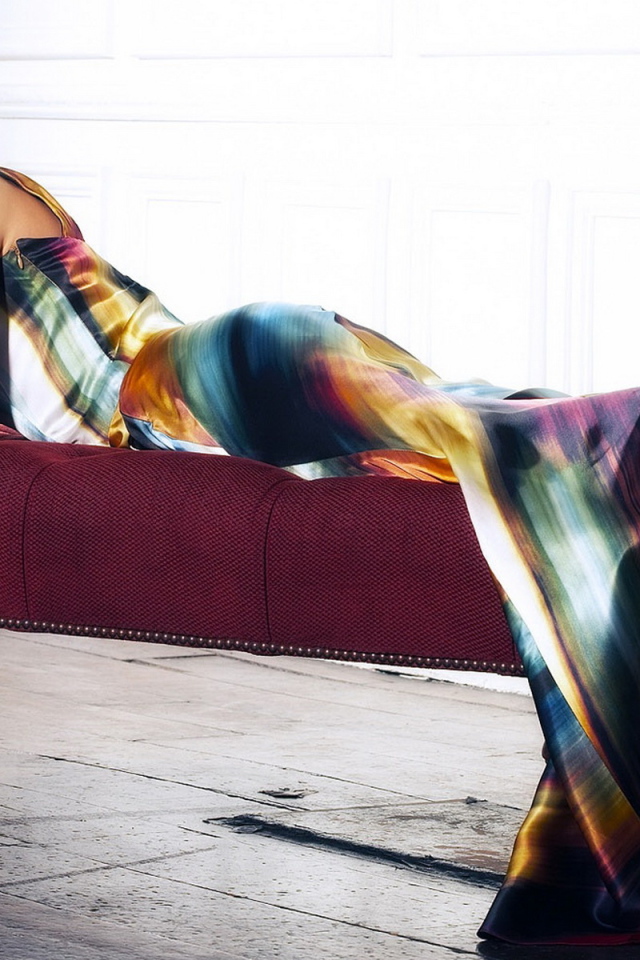 Лилу Коллинс