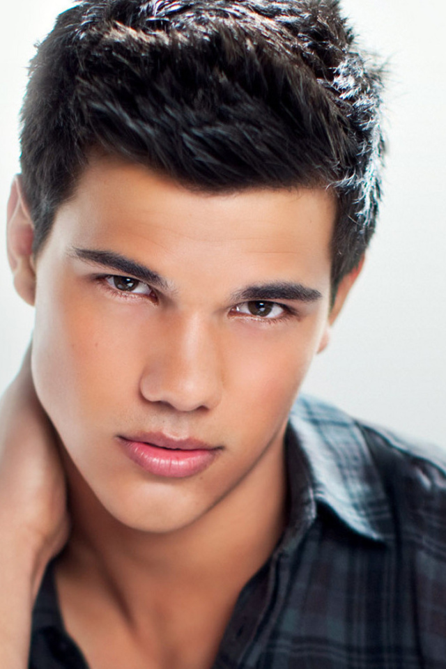 Тэйлор Лотнер