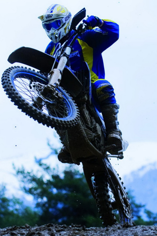 Хьюзаберг FX450 в прыжке