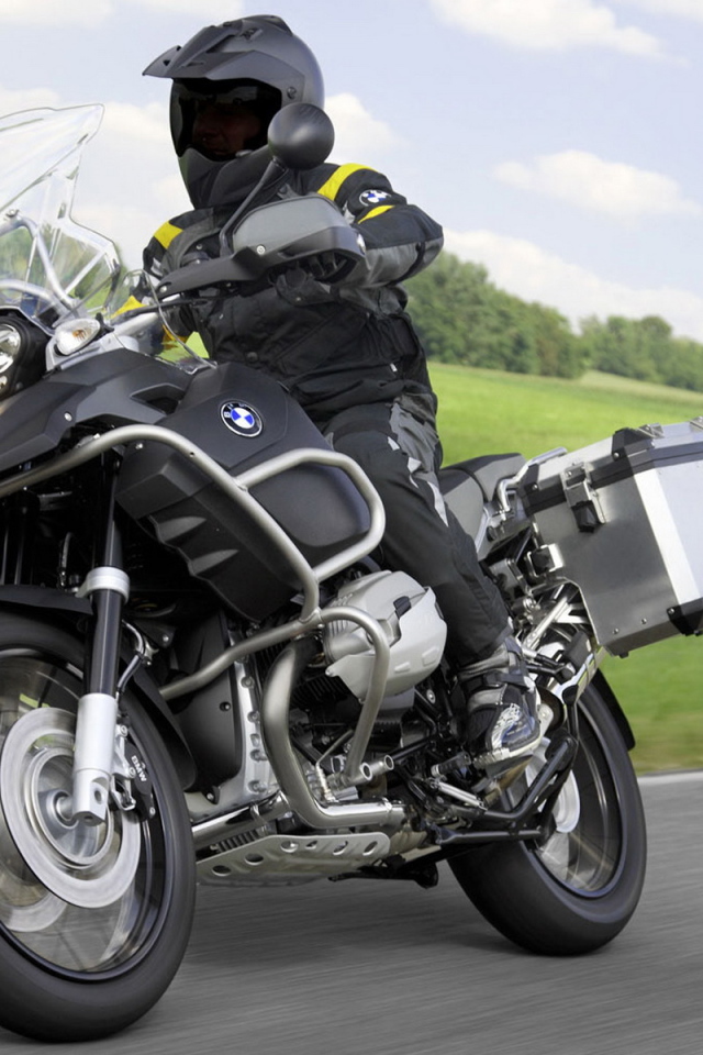 BMW R 1200 за городом