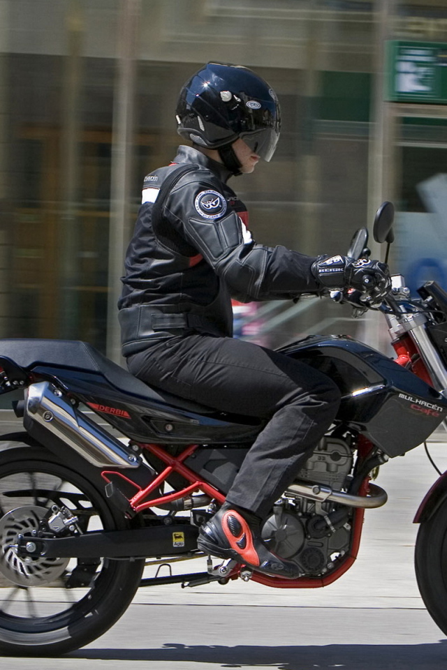 Дерби Мулачен в движении