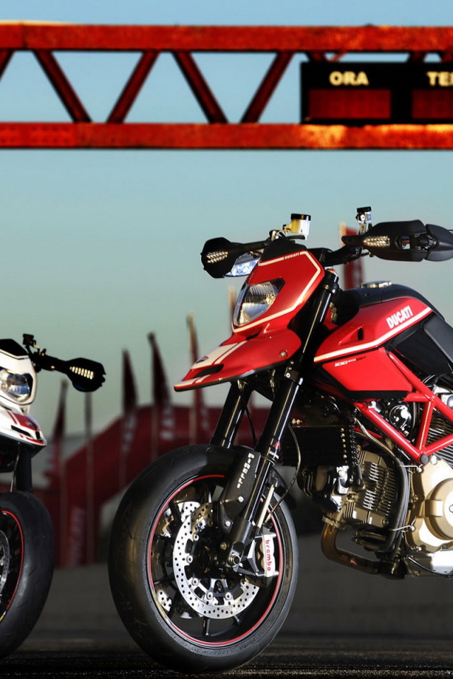 Ducati Hypermotard 1100evo