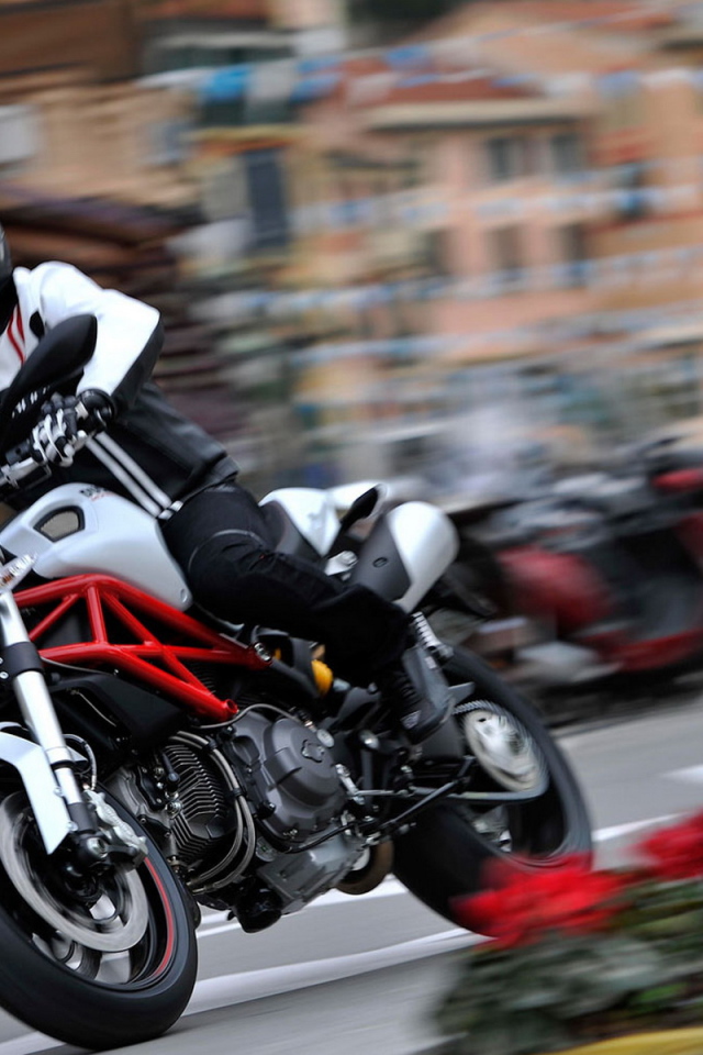 Дукати Монстер 796