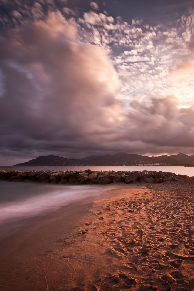 Вечер на Каннском пляже Франция