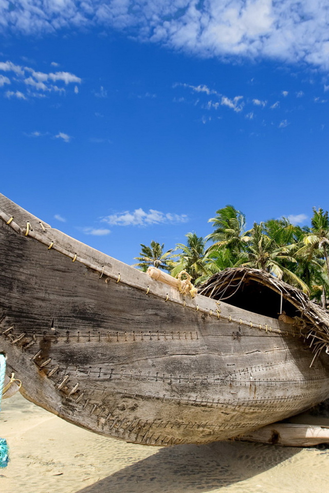 Каноэ на пляже