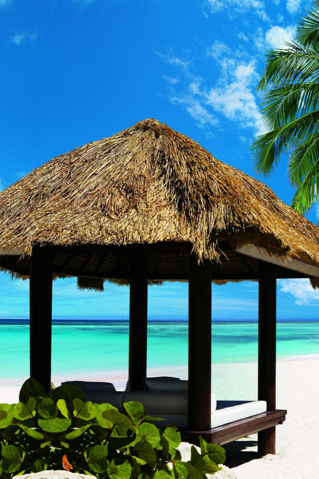 Беседка на берегу