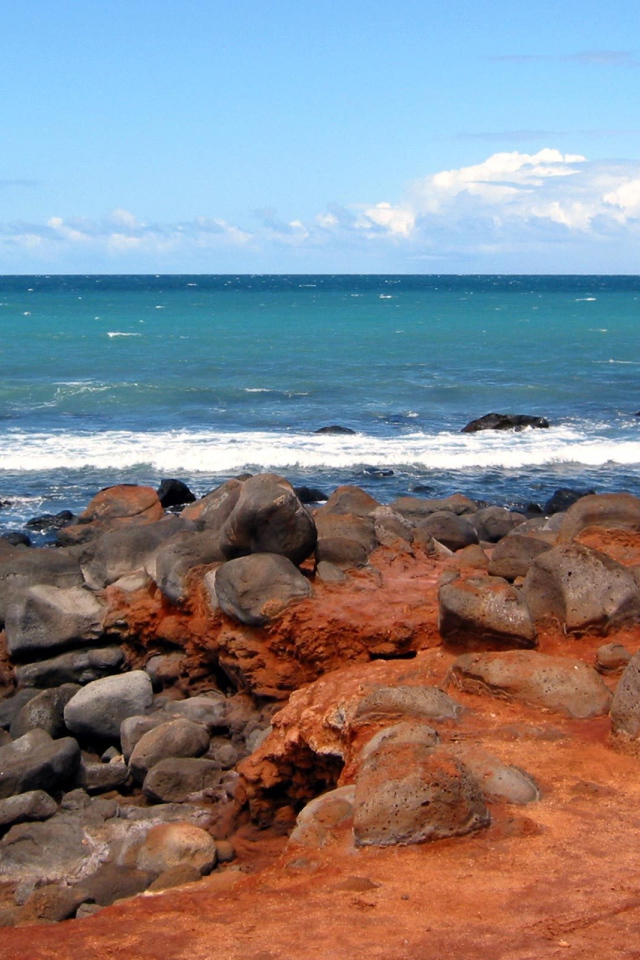 Каменистый берег