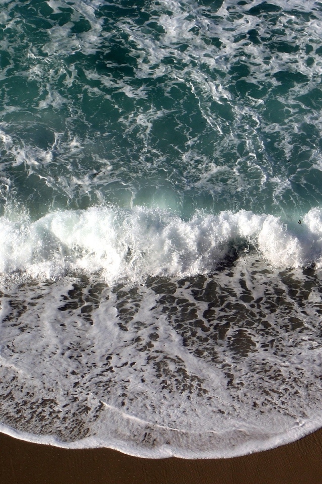 Морские волны на пляже