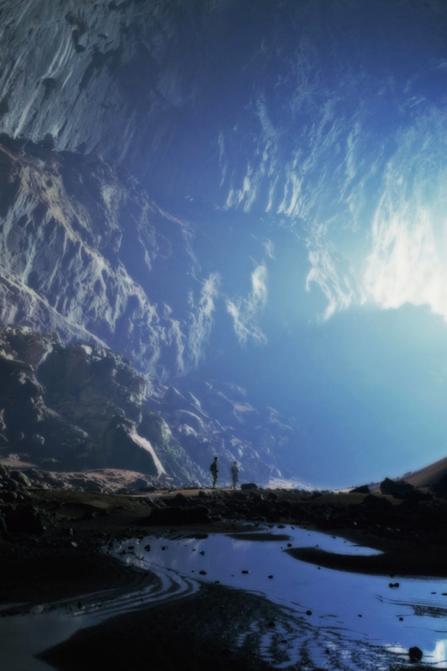 Огромная пещера в горах