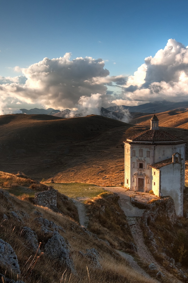 Церковь среди гор