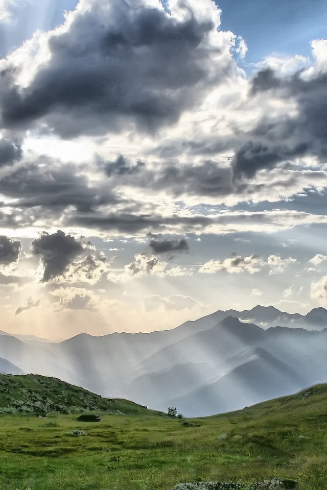 Горы на горизонте