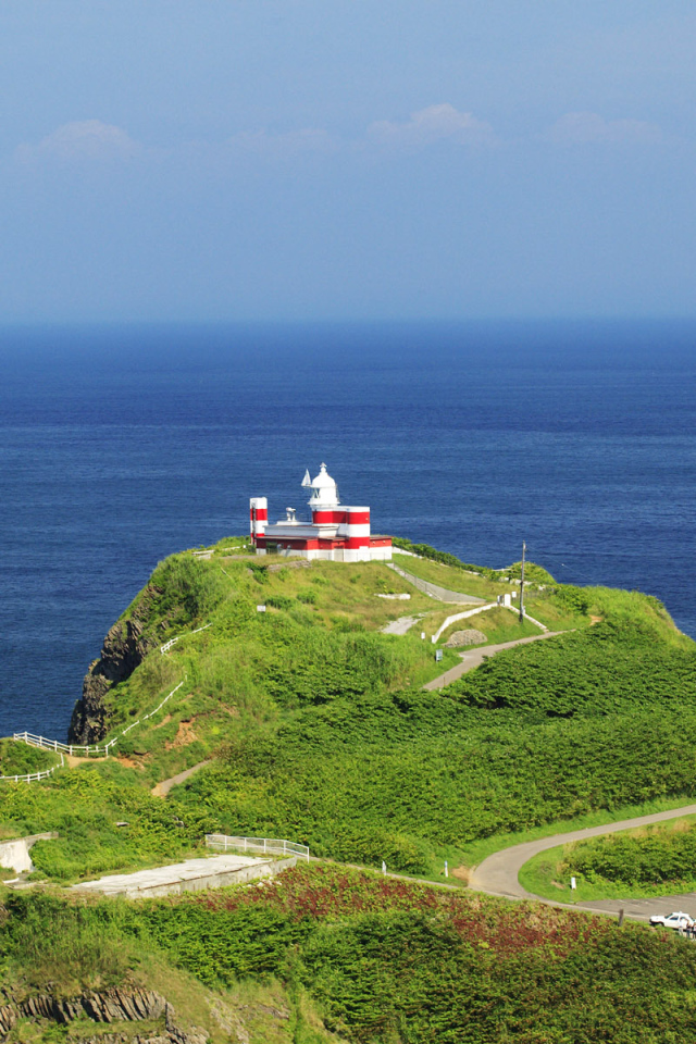 Маяк на берегу