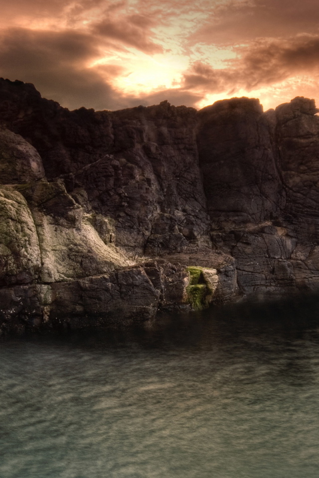 Высокий скальный берег