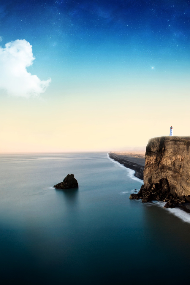 Маяк на высоком берегу