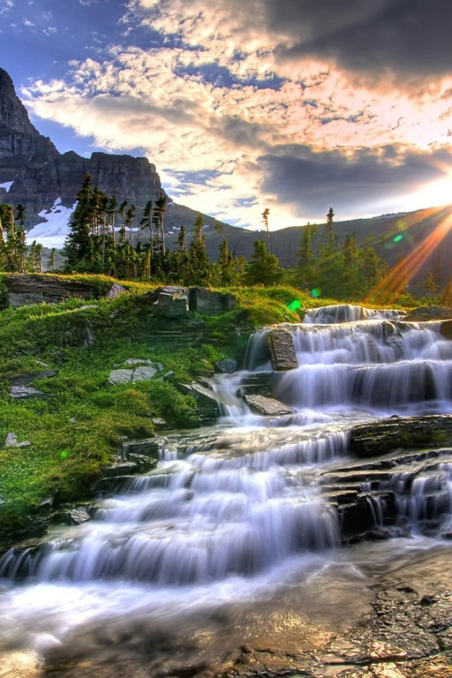 Горы и ручей