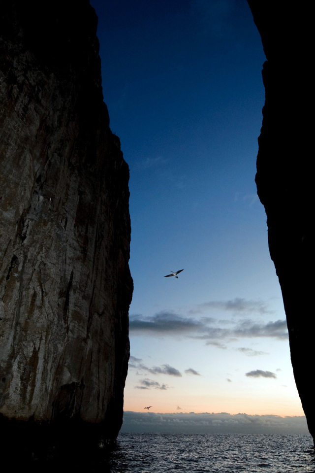 Скалы и море