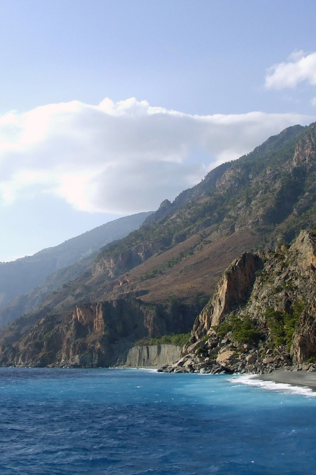 Скальный берег