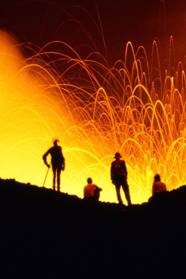 У жерла вулкана