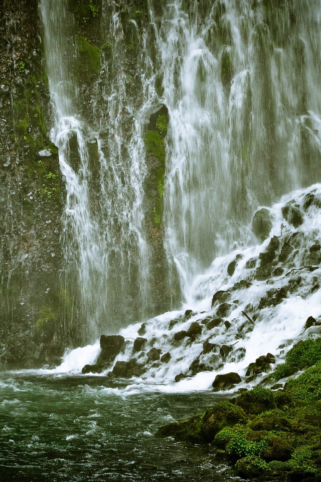 Зеленый водопад