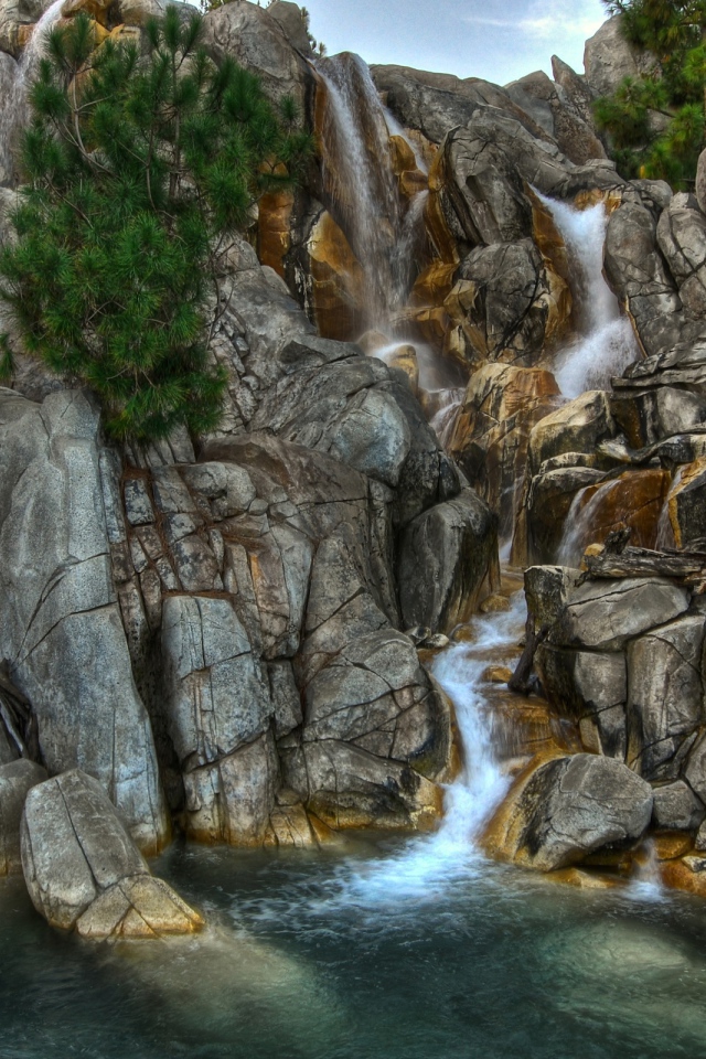 Водопад на реке