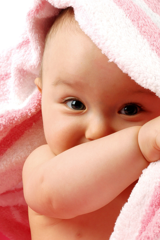 Малыш под одеялом