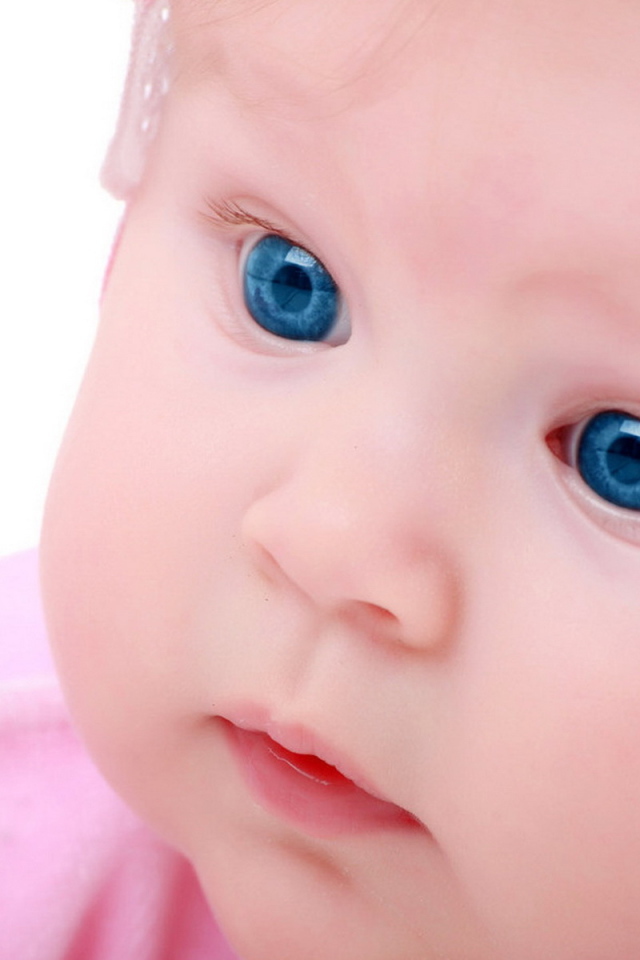 Голубоглазая малышка