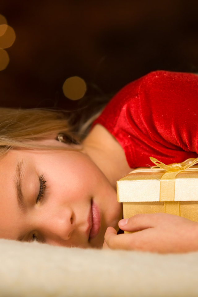 Уснувшая девочка