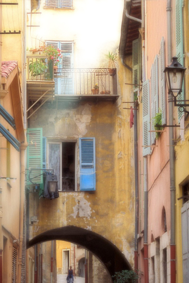 Узкая улица