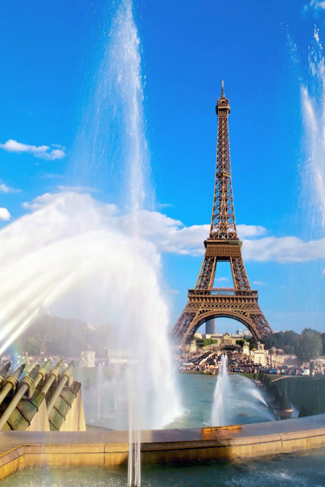 Фонтаны и Эйфелева башня