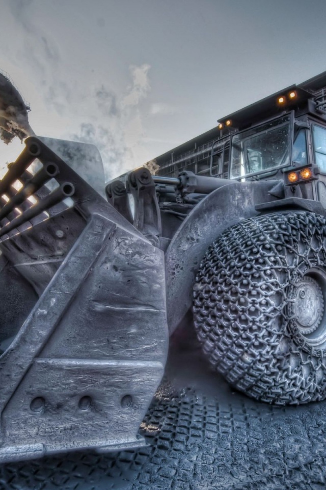 Мощный трактор