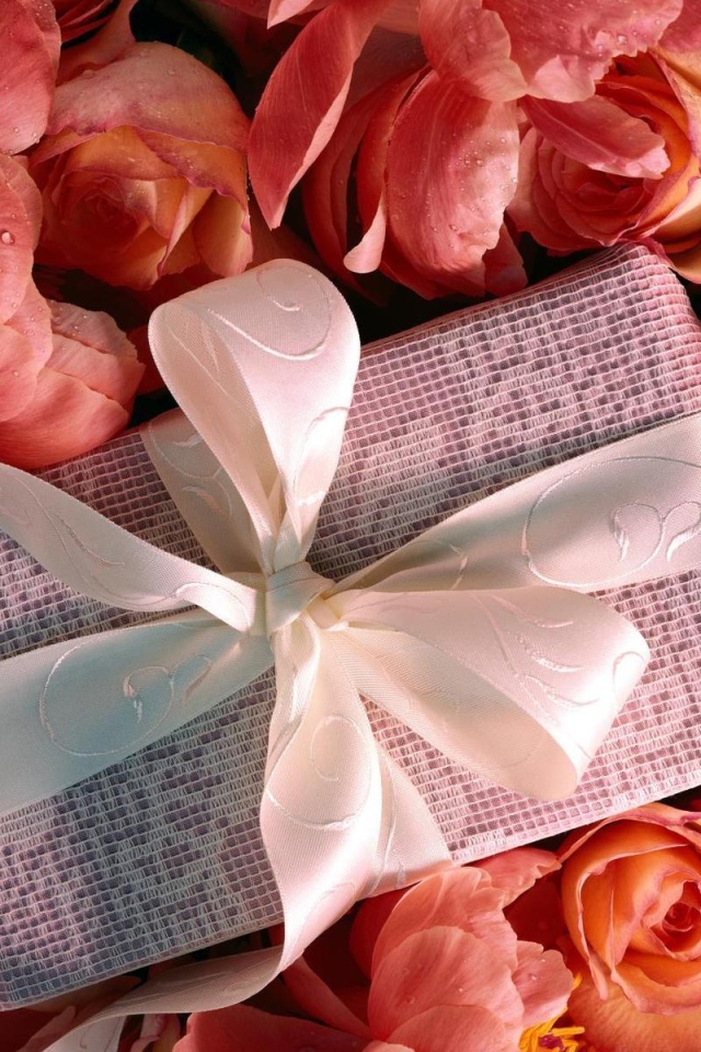 Подарок среди цветов