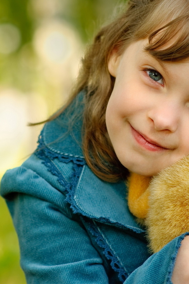 Девочка с мишкой