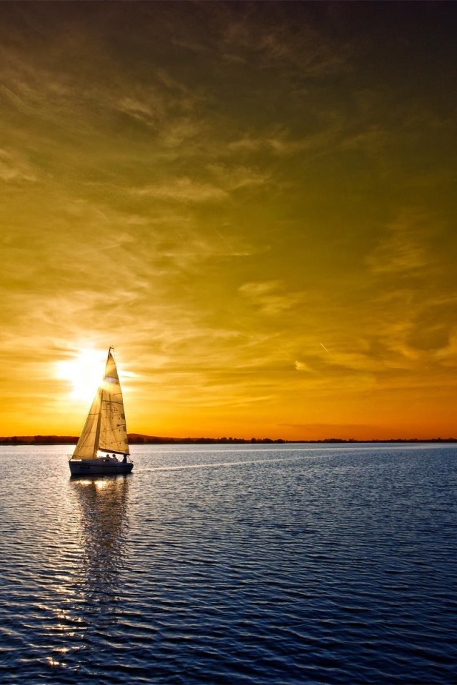 Одинокая яхта