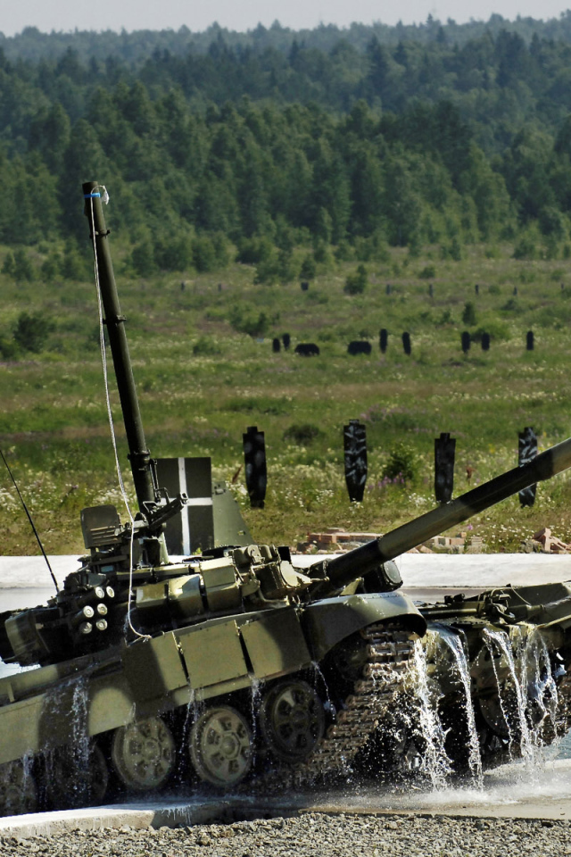 танк Т90 на полигоне