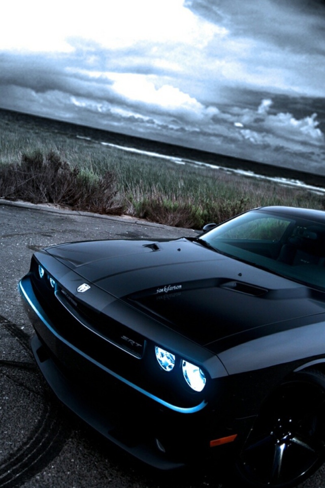  Черный Dodge Challenger