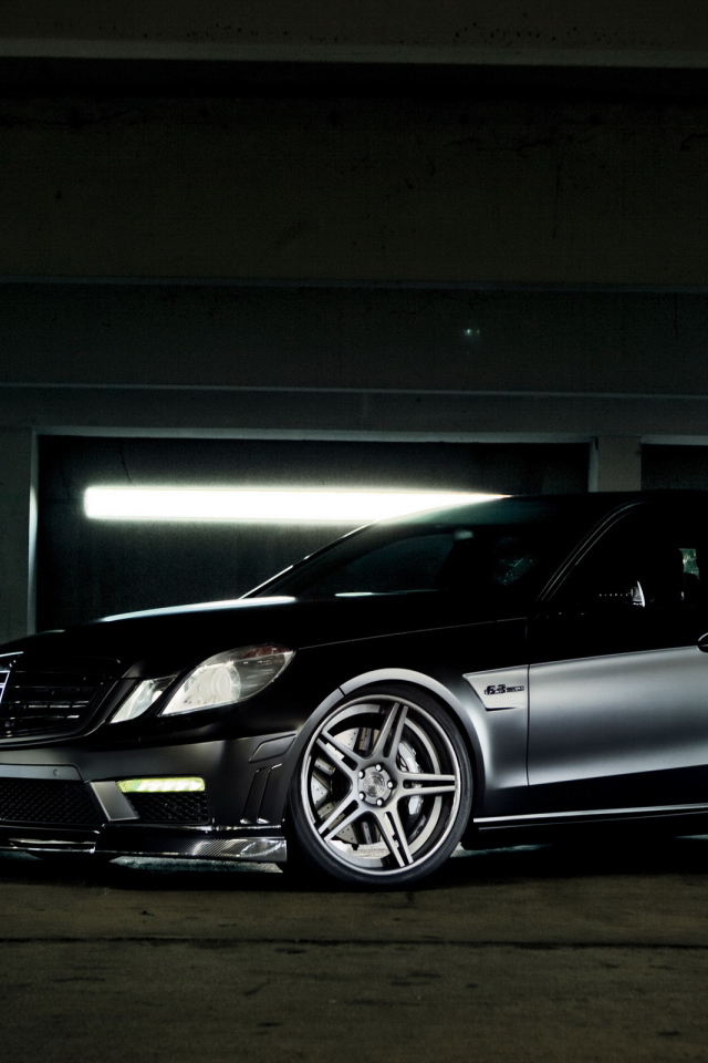 Mercedes-Benz-E63 AMG