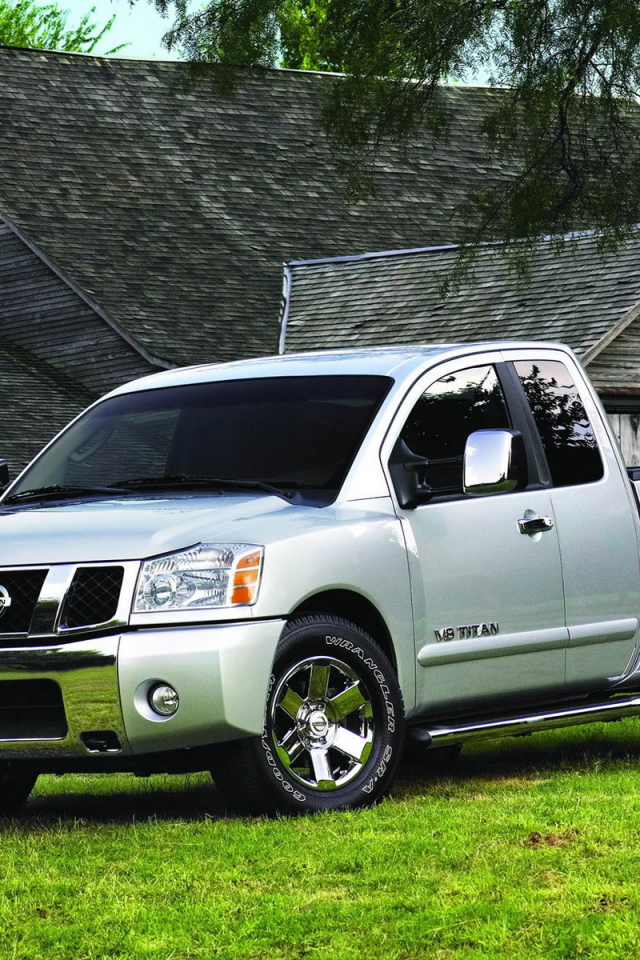 Nissan Titan V8