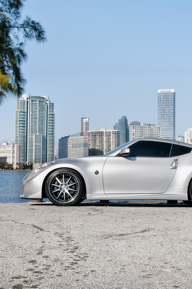 спортивный Nissan 370z