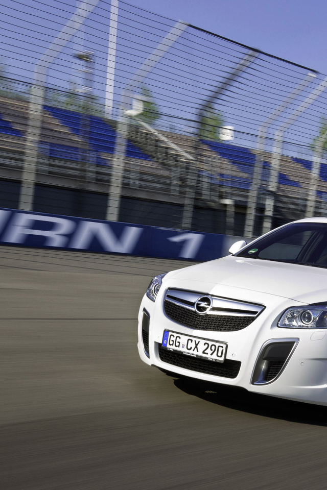 Opel Insignia на треке