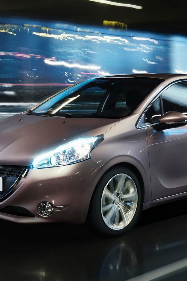 Peugeot 208 в движении