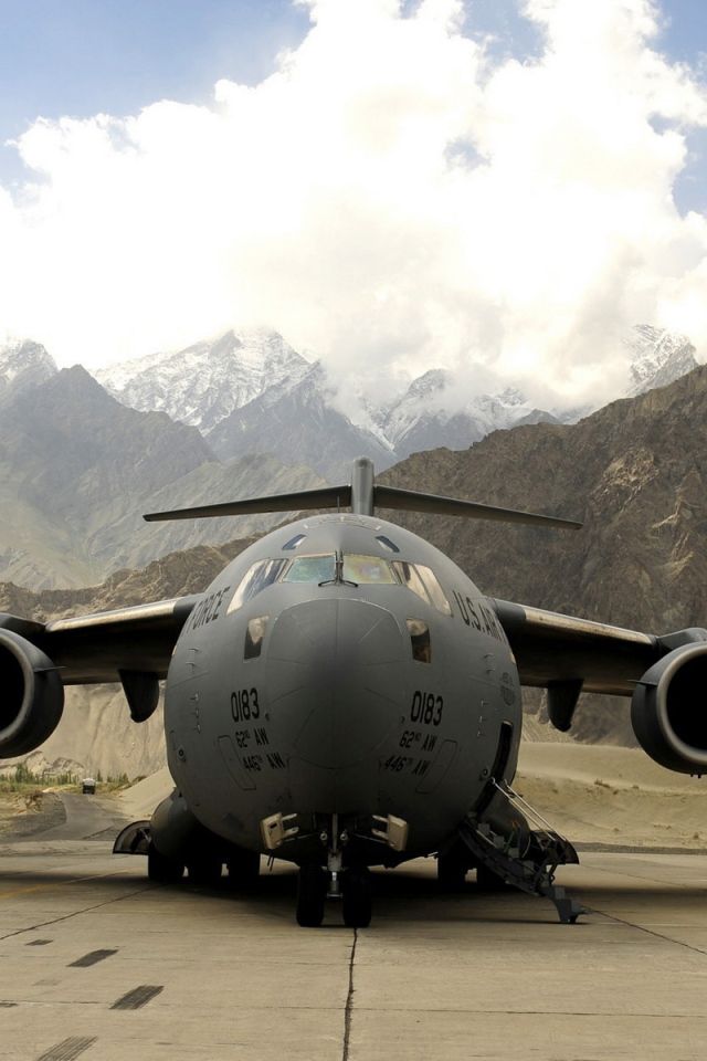 Военно-транспортный самолет