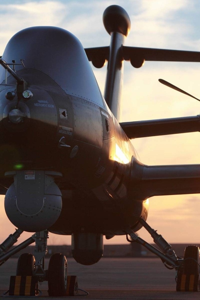 Самолет на взлетной полосе