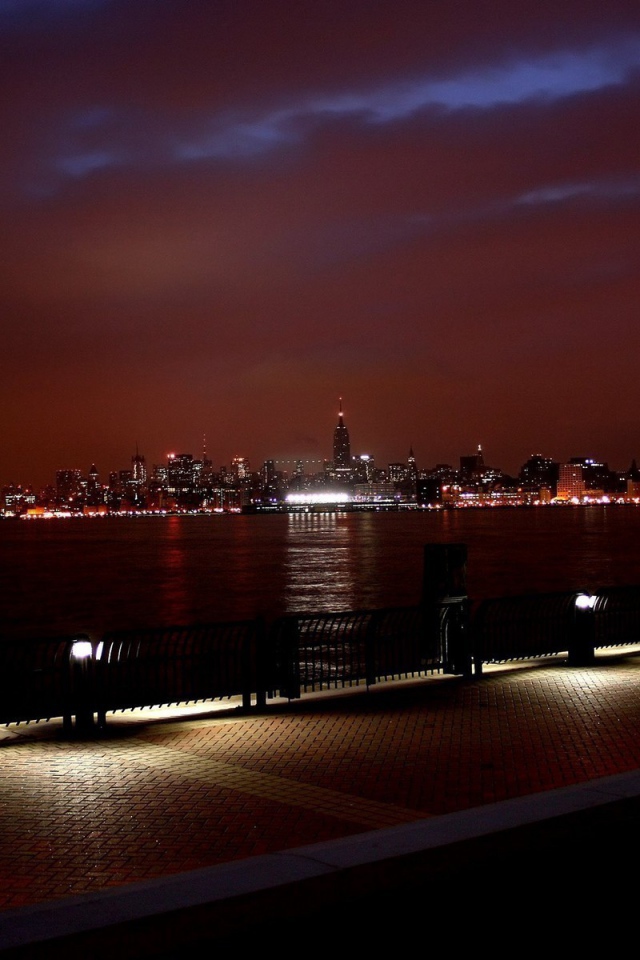 Набережная ночью