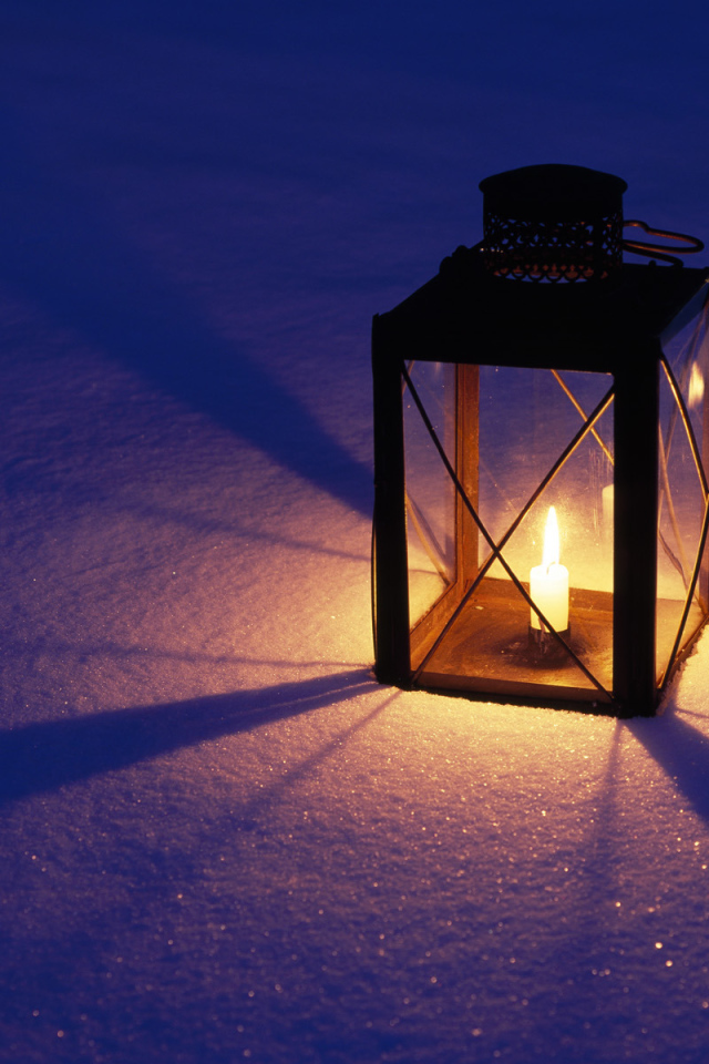 Фонарь на снегу
