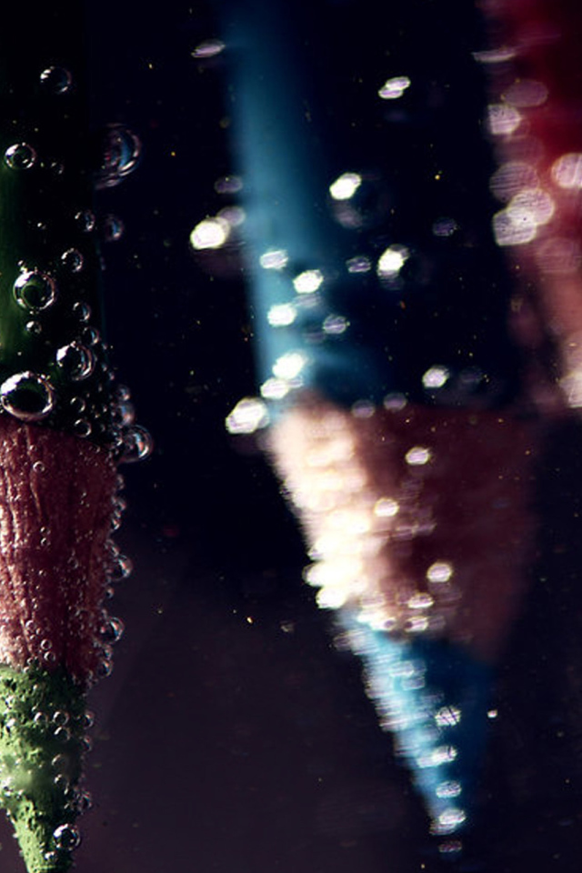 Карандаши под водой