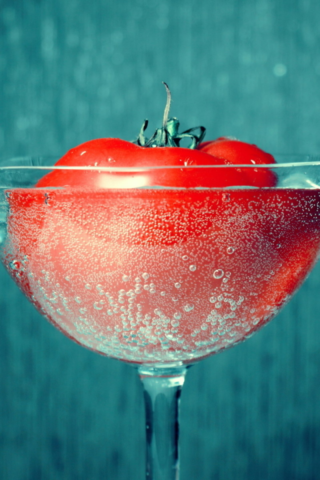 Томат в бокале